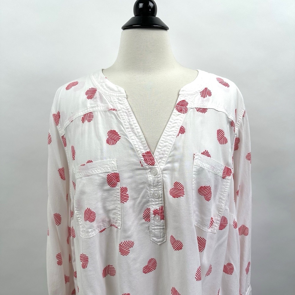 Torrid Harper Challis Blouse 3X 22/24 Hatch Hearts Cloud Dancer Roll Tab Top - Picture 6 of 14